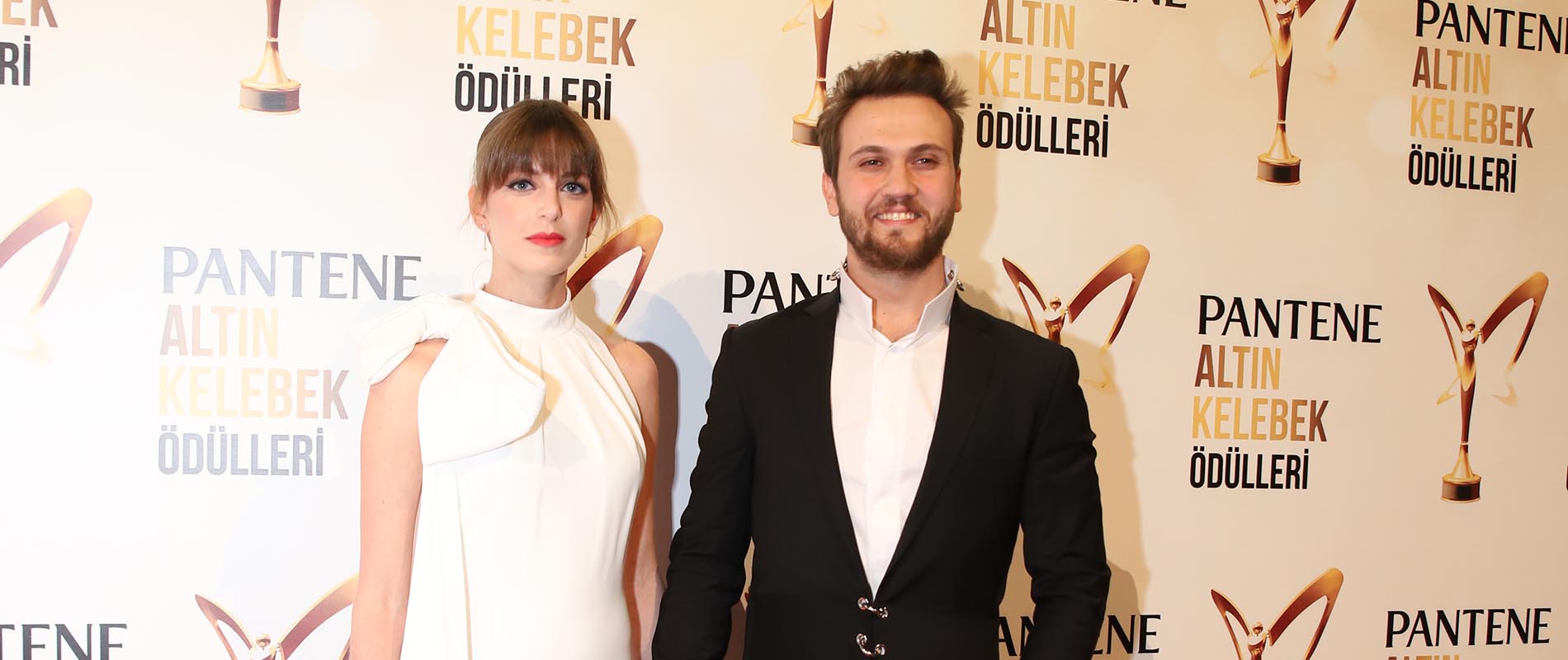 Pantene Altın Kelebek Ödül töreni öncesinde ünlü isimler, şıklıklarıyla kırmızı halıda yerini aldı 4